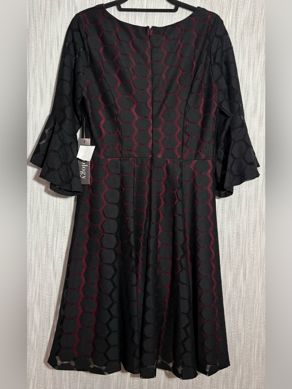 Luxology Black and Burgundy Hexagon-Print Midi Dress - Picture 6 of 7